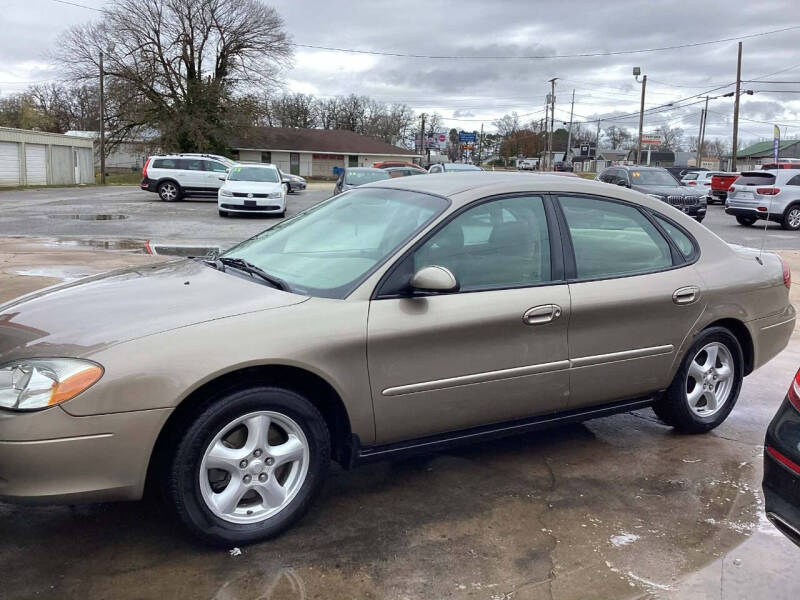 2003 Ford Taurus SE