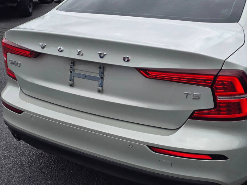 2019 Volvo S60 T5 Momentum