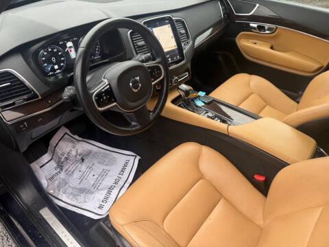 2017 Volvo XC90 T6 Momentum