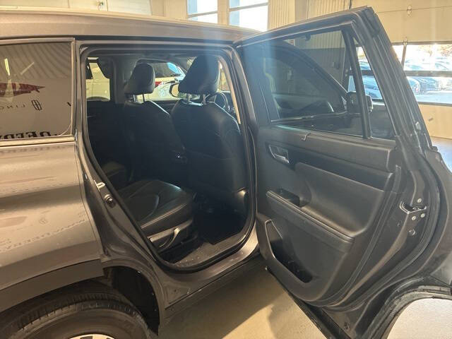 2023 Toyota Highlander Hybrid XLE