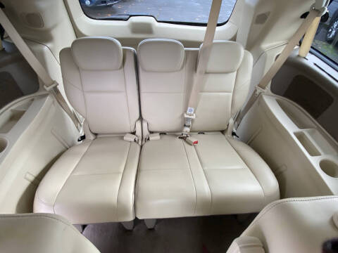 2010 Volkswagen Routan SE