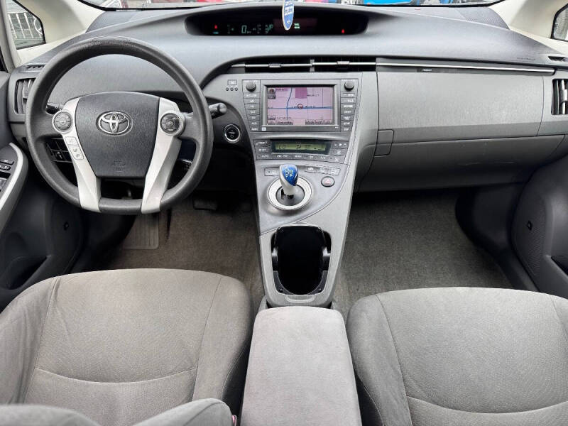 2010 Toyota Prius III