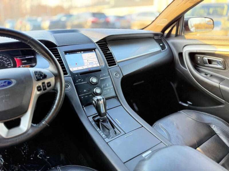 2016 Ford Taurus SEL