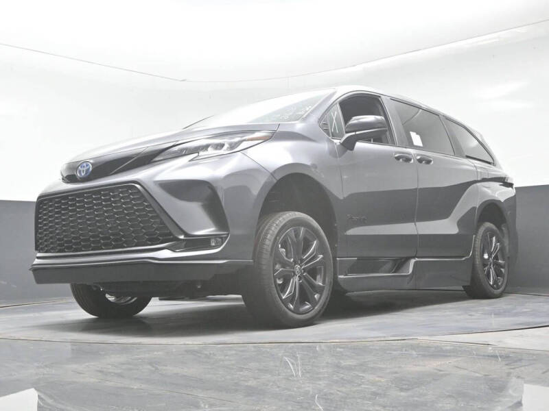 2025 Toyota Sienna XSE 7-Passenger