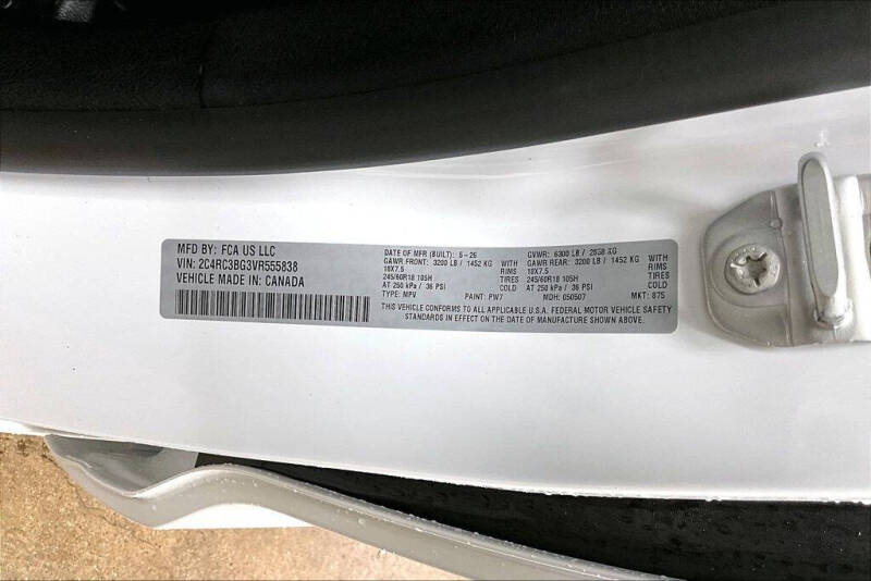 2027 Chrysler Pacifica Select