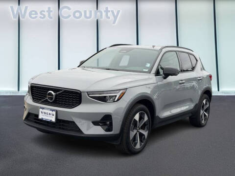 2025 Volvo XC40 B5 Plus Dark Theme