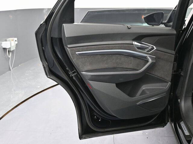 2019 Audi e-tron quattro Prestige