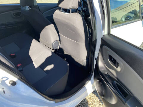 2018 Toyota Yaris 5-Door LE