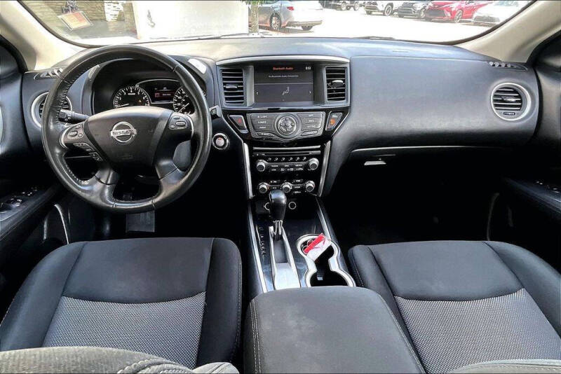 2017 Nissan Pathfinder SV