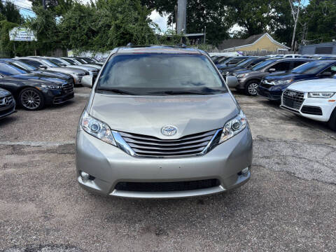 2015 Toyota Sienna XLE 7-Passenger Auto Access Seat