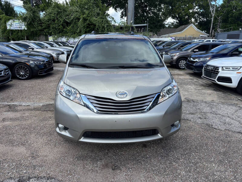 2015 Toyota Sienna XLE 7-Passenger Auto Access Seat