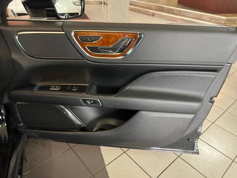 2017 Lincoln Continental Premiere