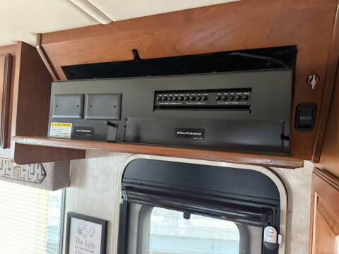 2019 Winnebago Vista 27PE