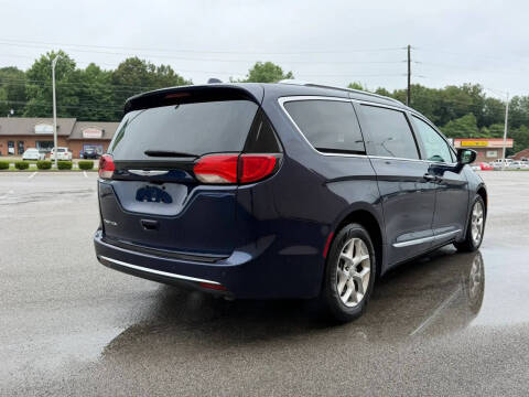 2017 Chrysler Pacifica Touring-L Plus