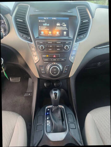 2017 Hyundai Santa Fe SE