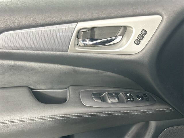 2018 Nissan Pathfinder SL