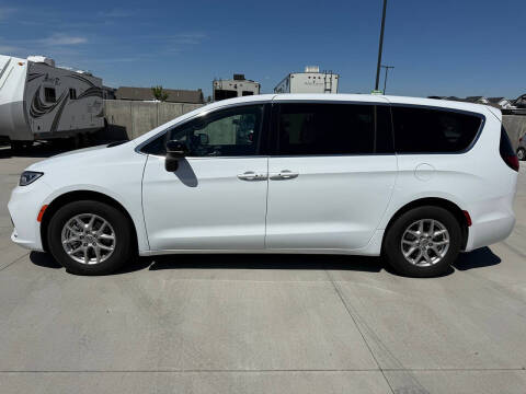 2024 Chrysler Pacifica Touring