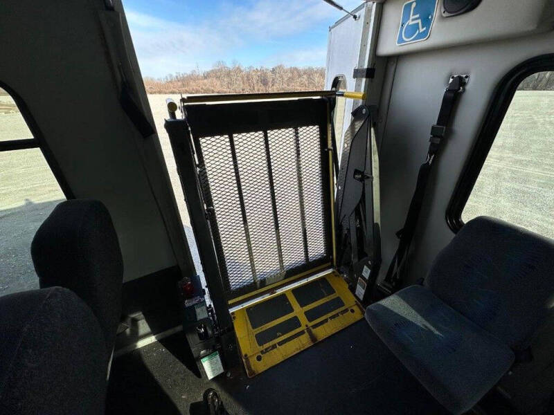2013 Ford E-Series E-450 SD