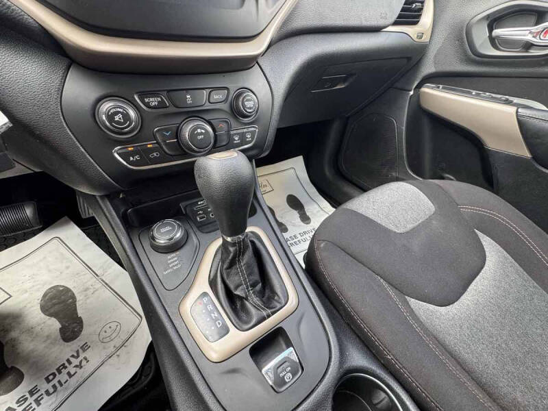 2017 Jeep Cherokee Sport Altitude