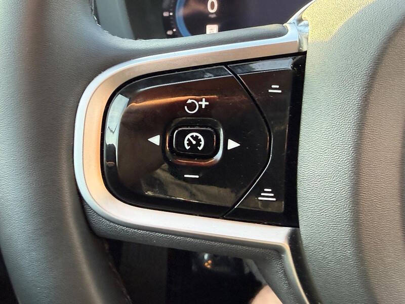 2025 Volvo XC60 B5 Plus Dark Theme