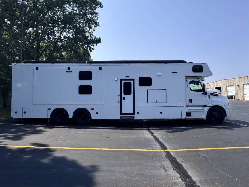2025 Freightliner Cascadia