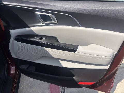 2023 Kia Carnival LX