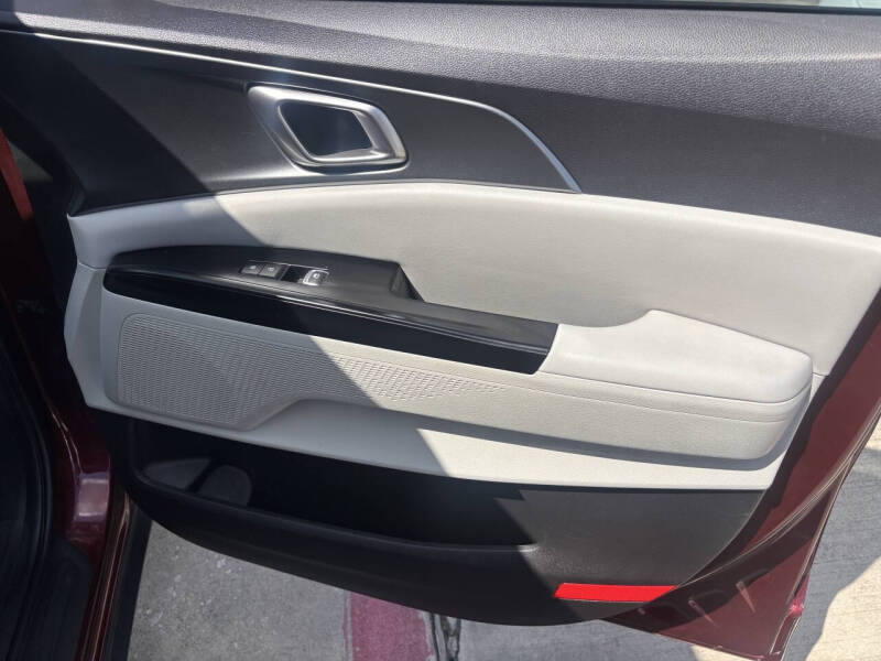 2023 Kia Carnival LX