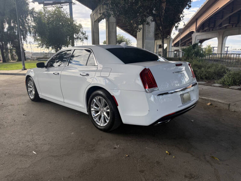 2017 Chrysler 300 C