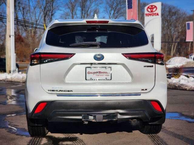 2022 Toyota Highlander Hybrid XLE