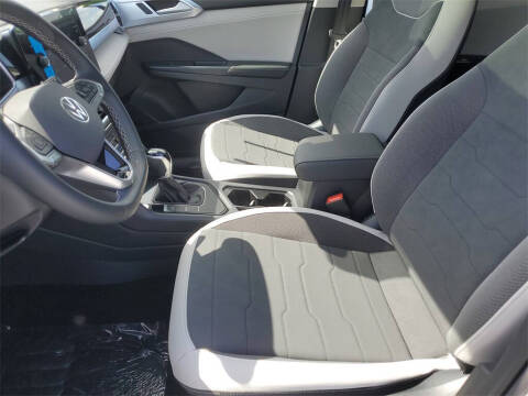 2025 Volkswagen Taos SE