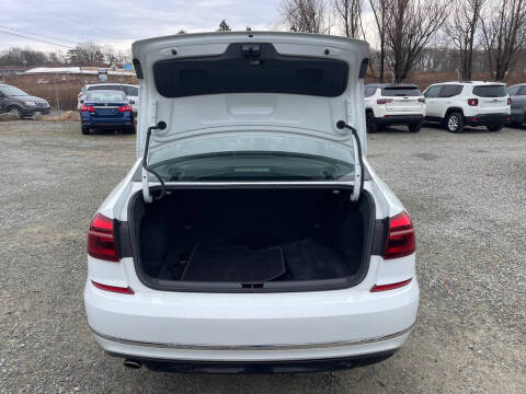 2017 Volkswagen Passat 1.8T R-Line