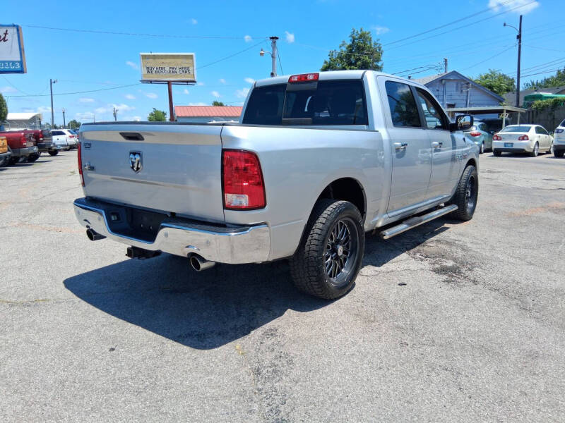 2016 RAM 1500 SLT