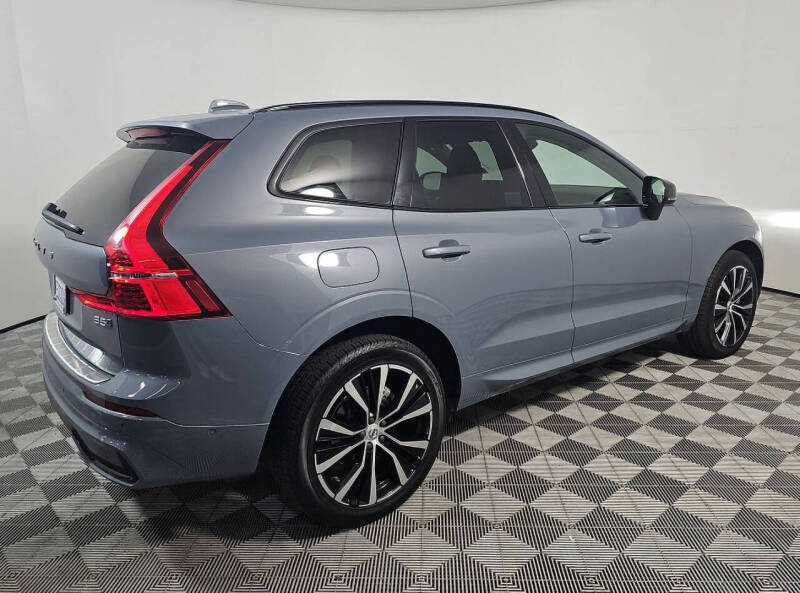 2023 Volvo XC60 B5 Plus Dark Theme