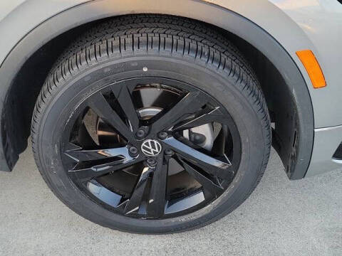 2023 Volkswagen Tiguan SE R-Line Black