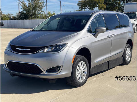 2017 Chrysler Pacifica for sale at CENTURY TRUCKS & VANS in Grand Prairie TX