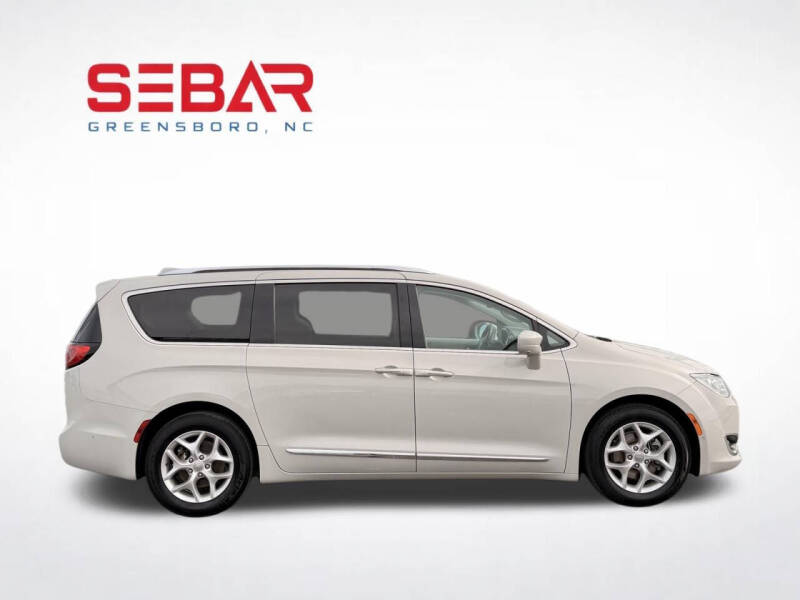2017 Chrysler Pacifica Touring-L Plus