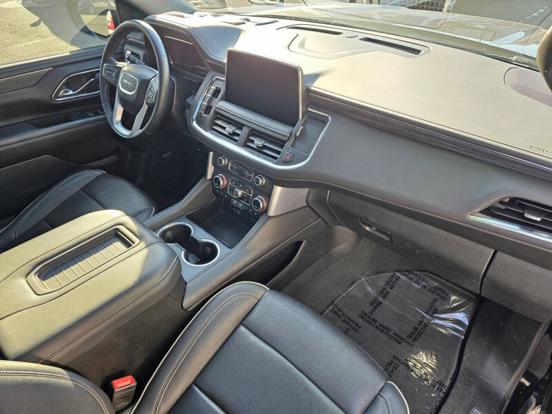 2023 GMC Yukon SLT