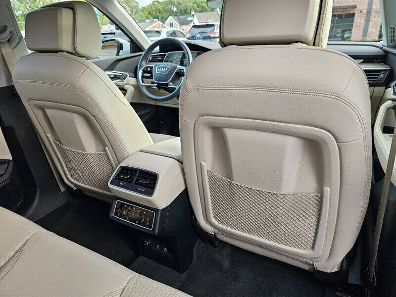 2024 Audi Q8 e-tron quattro Premium Plus