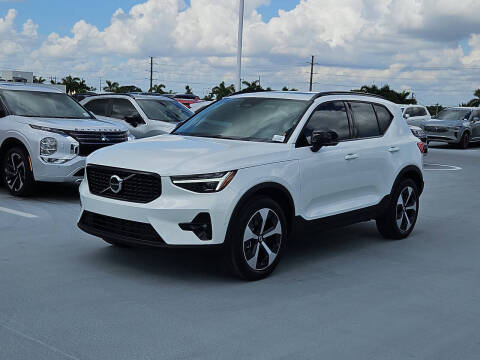 2026 Volvo XC40 B4 Plus