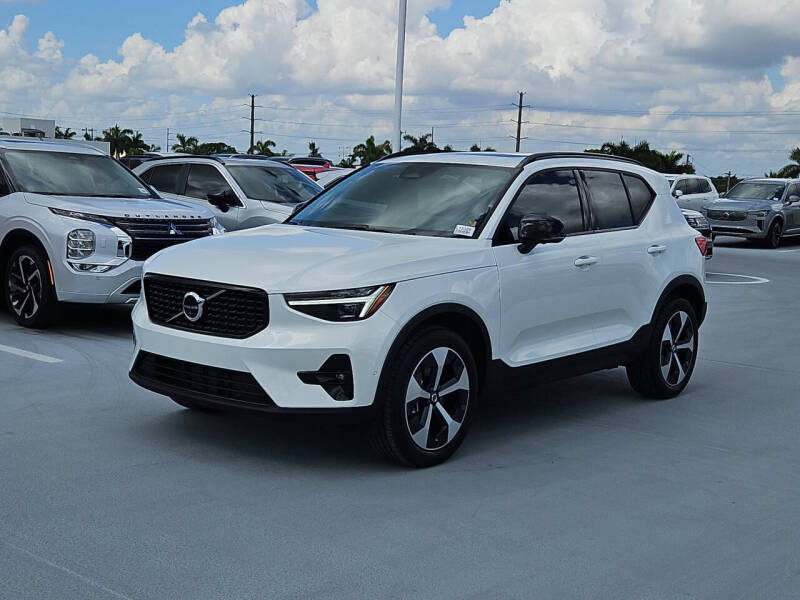 2026 Volvo XC40 B4 Plus