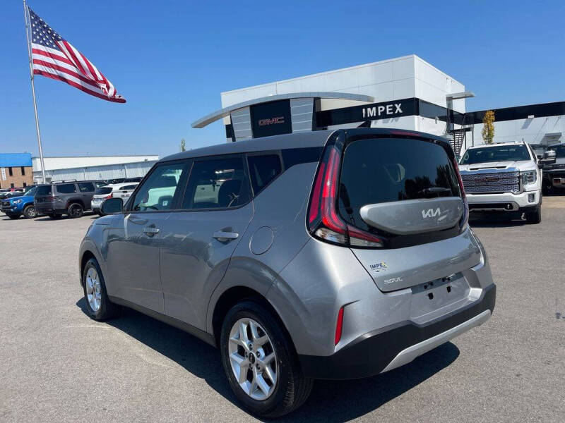 2024 Kia Soul LX