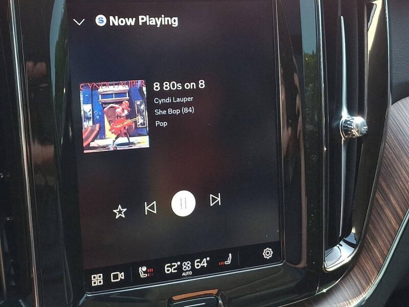 2023 Volvo XC60 B5 Plus Dark Theme