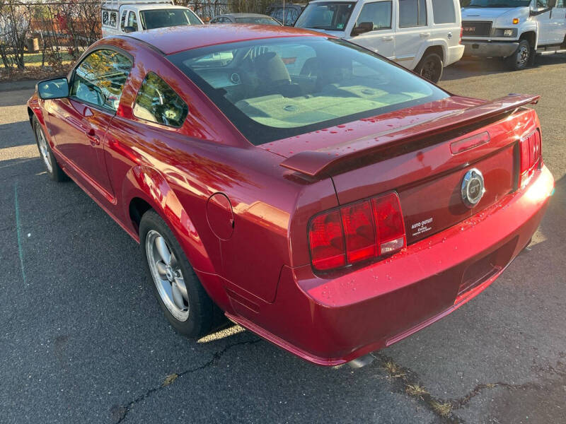 2006 Ford Mustang GT Deluxe photo 3