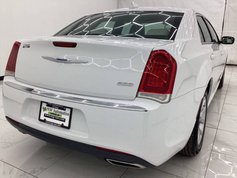 2021 Chrysler 300 Touring