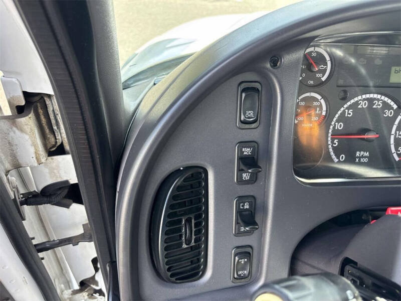 2016 Freightliner M2 106