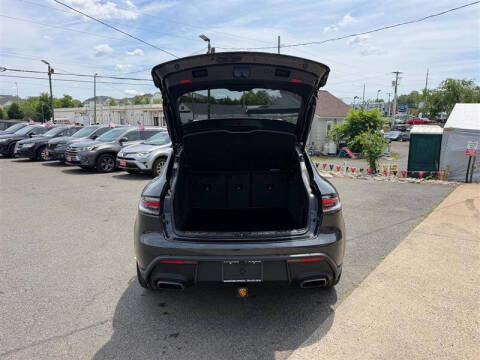 2025 Porsche Macan T