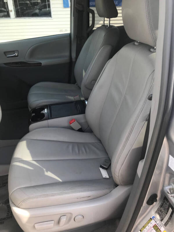2014 Toyota Sienna XLE 7-Passenger