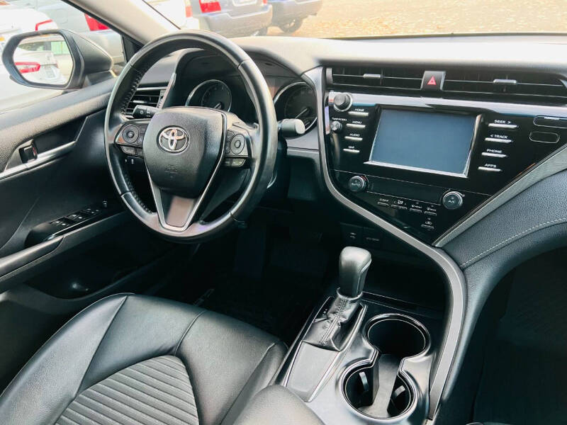 2019 Toyota Camry SE photo 20