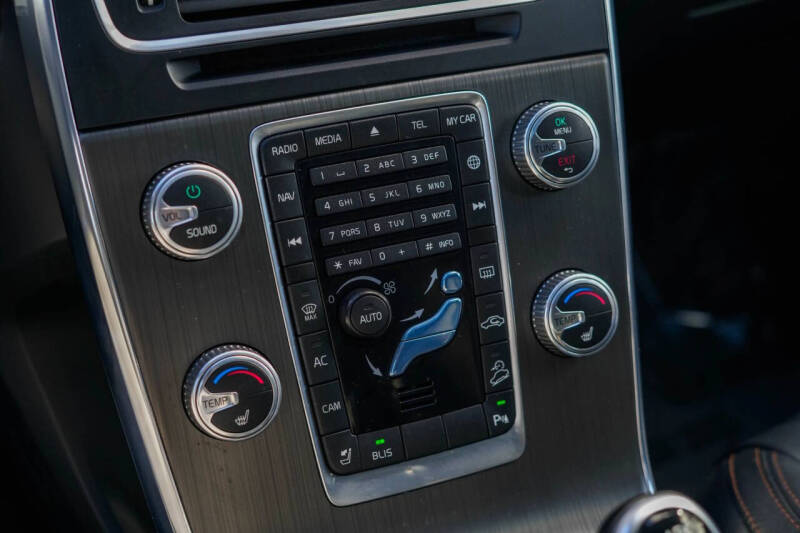 2016 Volvo V60 Cross Country T5