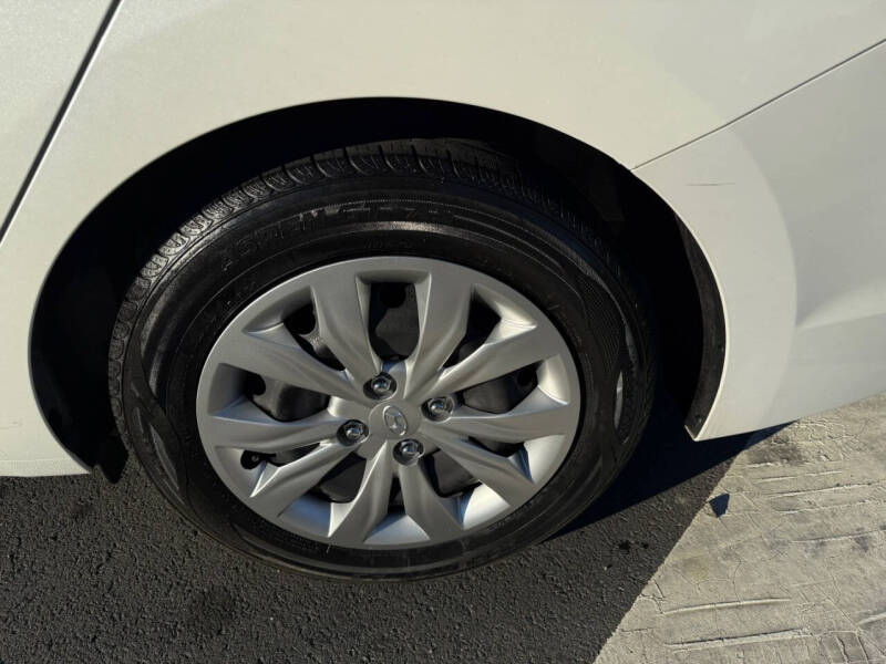 2019 Hyundai Accent SE